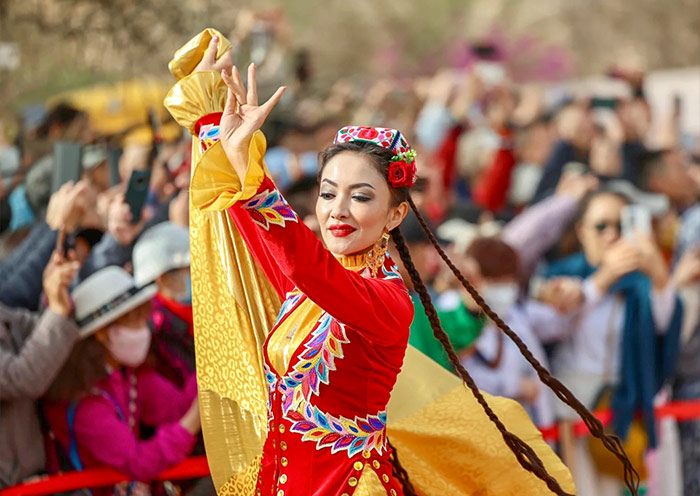 8 Days Xinjiang Culture & Nature Tour: Urumqi Tianchi Turpan Kashgar Tashkurgan